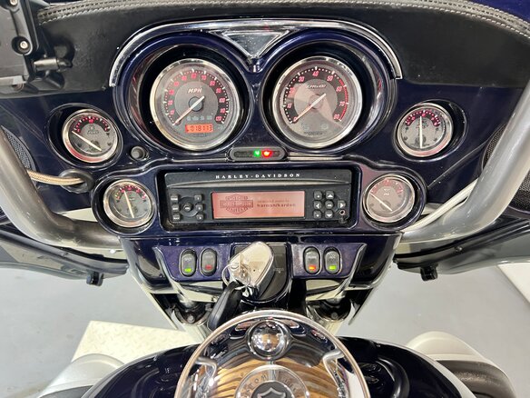 2012 Harley-Davidson Electra Glide, серебристый, 980000 рублей - вид 30