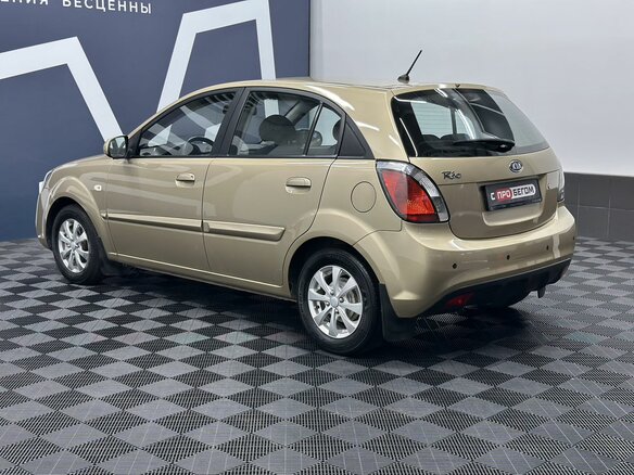 2011 Kia Rio II Рестайлинг, бежевый, 699900 рублей - вид 4