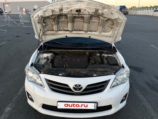 2010 Toyota Corolla X (E140, E150) Рестайлинг, белый, 750000 рублей, вид 3