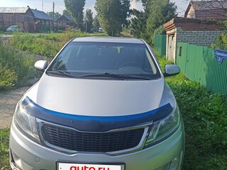 2013 Kia Rio 5-speed III, серебристый, 670000 рублей, вид 1