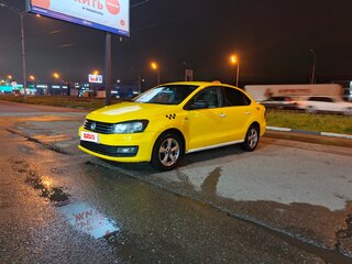 2020 Volkswagen Polo V Рестайлинг, жёлтый, 640000 рублей, вид 4