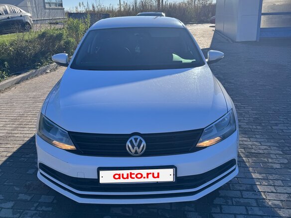 2015 Volkswagen Jetta VI Рестайлинг, белый, 980000 рублей