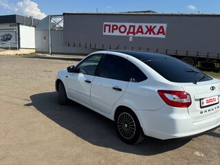 2015 Lada (ВАЗ) Granta I, белый, 400000 рублей, вид 2