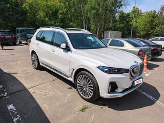 2021 BMW X7 40d I (G07), белый, 10000000 рублей, вид 2