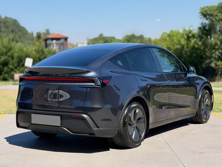 2025 Tesla Model Y Standard I Рестайлинг, серый, 6280000 рублей, вид 4