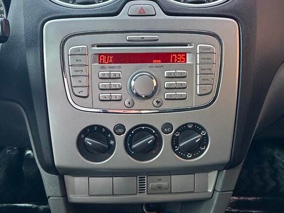 2009 Ford Focus II Рестайлинг, белый, 790000 рублей - вид 5