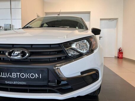 2026 Lada (ВАЗ) Granta I Рестайлинг, белый, 850000 рублей, вид 4