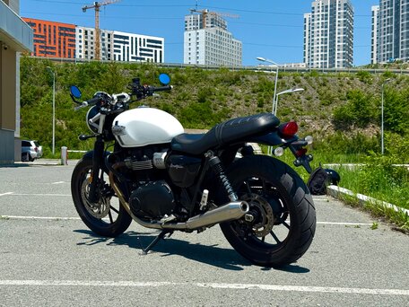 2018 Triumph Street Twin, белый, 540000 рублей, вид 5