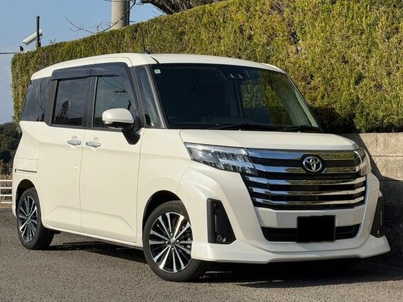 2023 Toyota Roomy I Рестайлинг, белый, 932000 рублей - вид 1