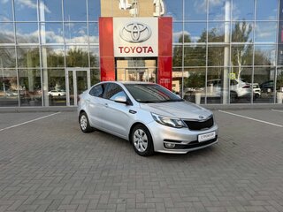 2015 Kia Rio III Рестайлинг, серебристый, 980000 рублей, вид 2
