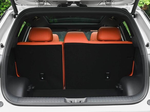 2026 Toyota bZ3X 58.3 kWh, серебристый, 2700000 рублей - вид 33