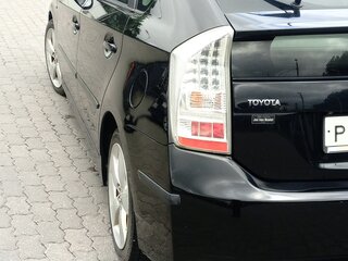 2011 Toyota Prius III Рестайлинг (XW30), чёрный, 1150000 рублей, вид 3