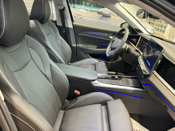 2025 Volkswagen Passat (North America and China) Pro I, чёрный - вид 16