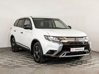2020 Mitsubishi Outlander III Рестайлинг 3, белый, 1699000 рублей, вид 3