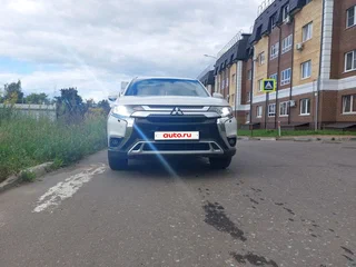 2016 Mitsubishi Outlander III Рестайлинг 2, белый, 1900000 рублей, вид 4