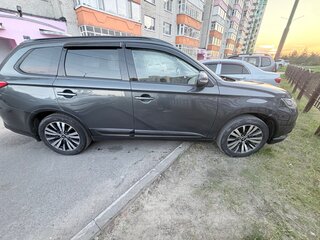 2021 Mitsubishi Outlander III Рестайлинг 3, коричневый, 1800000 рублей, вид 3