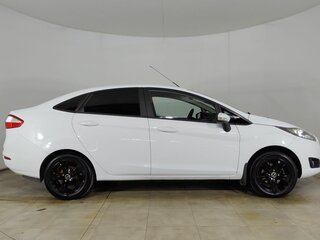 2015 Ford Fiesta Mk6 Рестайлинг, белый, 739000 рублей, вид 4