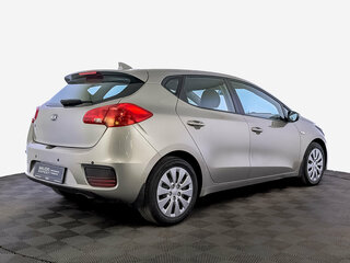 2017 Kia Ceed II Рестайлинг, серебристый, 1300000 рублей, вид 5