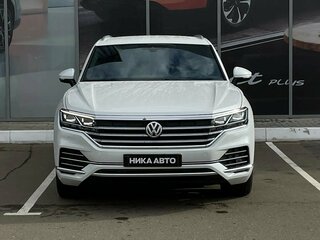2019 Volkswagen Touareg III, белый, 4490000 рублей, вид 2