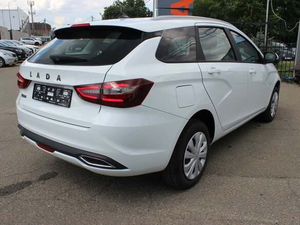 2026 Lada (ВАЗ) Vesta SW I Рестайлинг (NG), белый - вид 2