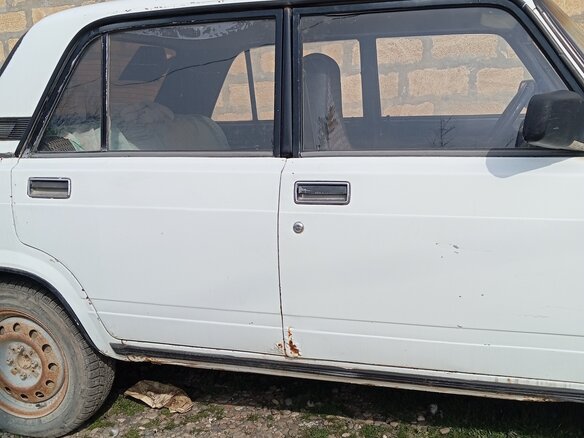 1999 Lada (ВАЗ) 2107, белый, 70000 рублей - вид 4