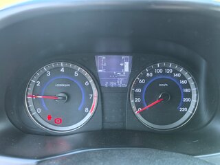 2016 Hyundai Solaris I Рестайлинг, серебристый, 950000 рублей, вид 4