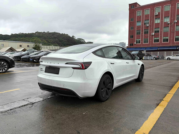 2025 Tesla Model 3 I Рестайлинг, белый, 4980000 рублей - вид 4