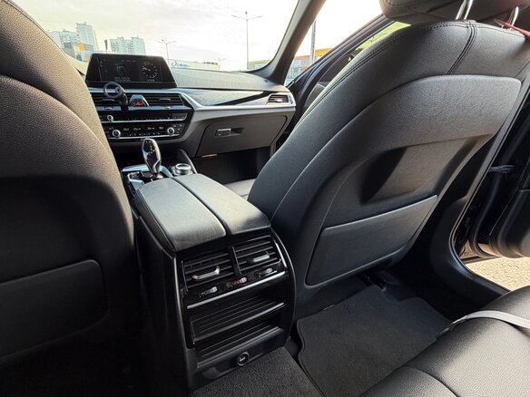 2018 BMW 5 серии 520i VII (G30/G31/G38), чёрный, 3000000 рублей - вид 37