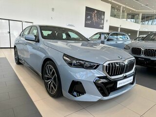 2025 BMW 5 серии 523d VIII (G60/G61/G68), серый, 8250000 рублей, вид 3