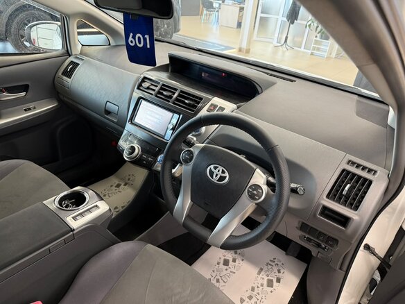 2012 Toyota Prius Alpha I (ZVW40/41), белый, 1349000 рублей - вид 11