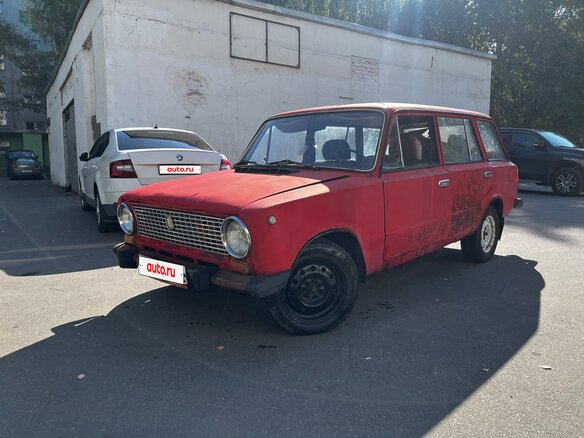 1976 Lada (ВАЗ) 2102, красный - вид 1