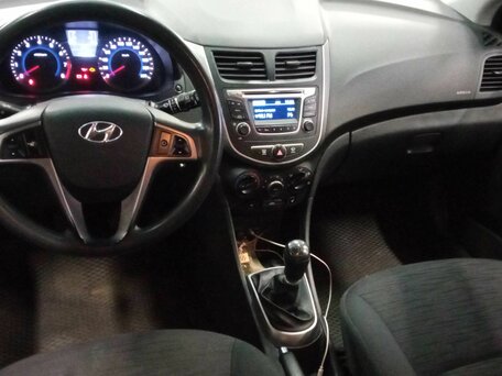 2015 Hyundai Solaris I Рестайлинг, коричневый, 665000 рублей, вид 5