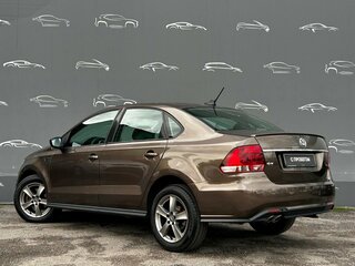 2017 Volkswagen Polo V Рестайлинг, коричневый, 927900 рублей, вид 4