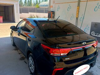 2019 Kia Rio IV, чёрный, 1420000 рублей, вид 3