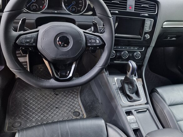 2014 Volkswagen Golf R VII, синий, 2300000 рублей - вид 3