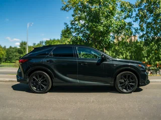 2023 Lexus RX 500h V, чёрный, 11500000 рублей, вид 4