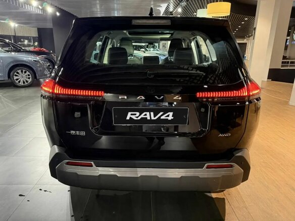 2026 Toyota RAV4 VI (XA60), чёрный - вид 4