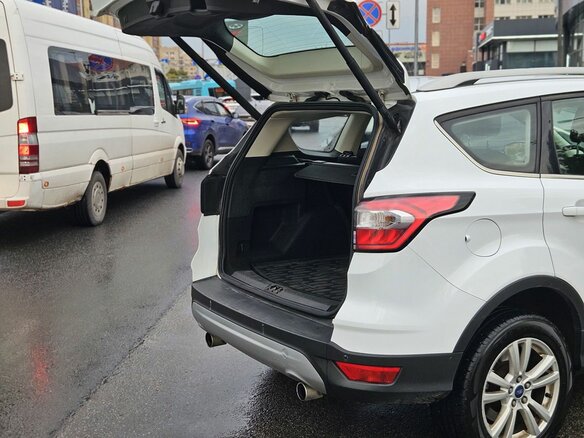 2016 Ford Kuga II Рестайлинг, белый, 1325000 рублей - вид 6