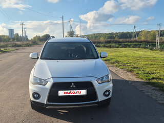 2011 Mitsubishi Outlander II Рестайлинг, белый, 1450000 рублей, вид 1
