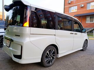2016 Honda Stepwgn Spada V, белый, 2300000 рублей, вид 5