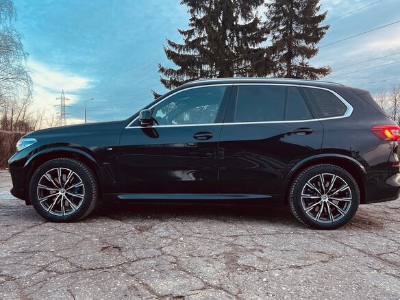 2019 BMW X5 30d IV (G05/G18), чёрный, 7250000 рублей - вид 4