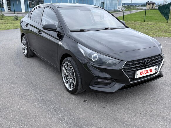 2019 Hyundai Solaris II, чёрный, 950000 рублей - вид 2