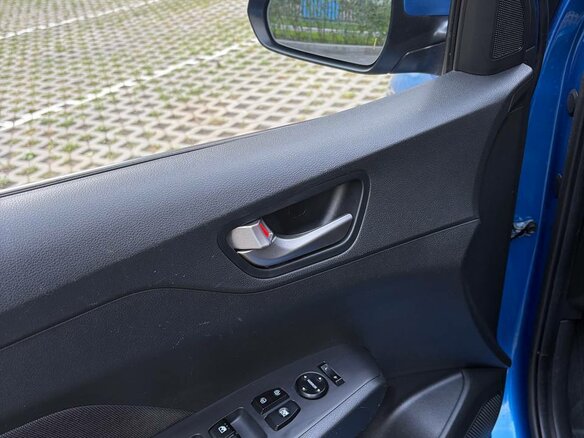 2018 Hyundai Solaris II, синий, 1070000 рублей - вид 5