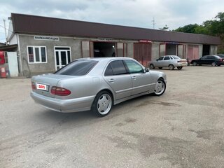 2001 Mercedes-Benz E-Класс 240 II (W210, S210) Рестайлинг, серебристый, 700000 рублей, вид 4