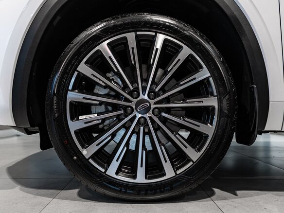 2026 Geely Monjaro I Рестайлинг, белый - вид 26