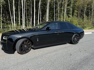 2021 Rolls-Royce Ghost Black Badge II (Series I), чёрный, 32000000 рублей, вид 3