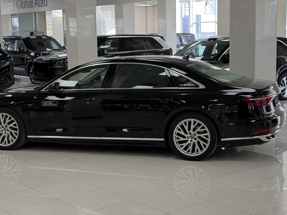 2018 Audi A8 Long 55 TFSI IV (D5), чёрный, 5700000 рублей - вид 3