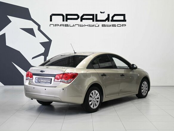 2012 Chevrolet Cruze I, бежевый, 609900 рублей - вид 2