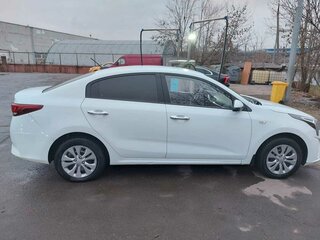 2020 Kia Rio IV Рестайлинг, белый, 1265000 рублей, вид 3