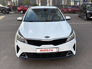 2021 Kia Rio IV Рестайлинг, белый, 1720000 рублей, вид 2
